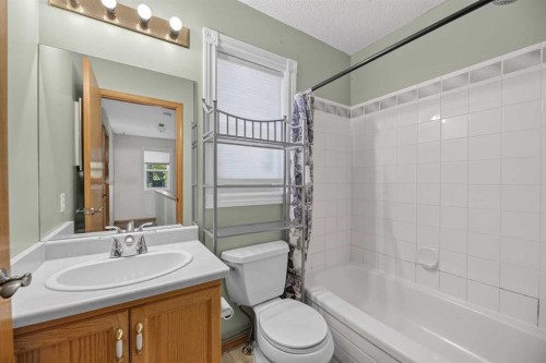 75 Everglade Drive Se, Airdrie, AB - Indoor Photo Showing Bathroom