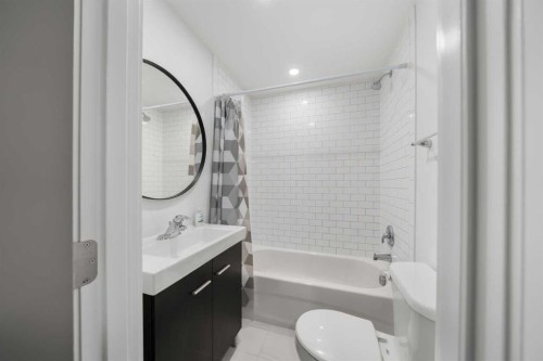 301 Strathaven Mews, Strathmore, AB - Indoor Photo Showing Bathroom