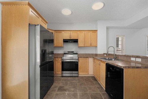 301 Strathaven Mews, Strathmore, AB - Indoor Photo Showing Kitchen With Double Sink