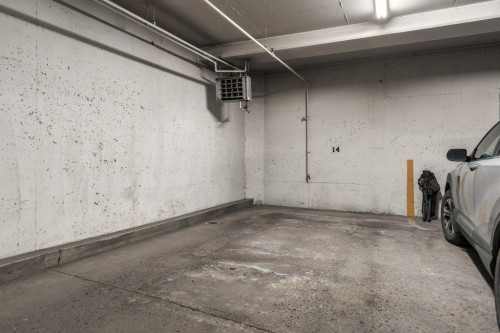 603-240 11 Avenue Sw, Calgary, AB - Indoor Photo Showing Garage