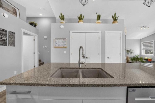 36 Cameron Close, Sylvan Lake, AB - Indoor Photo Showing Kitchen With Double Sink With Upgraded Kitchen