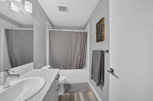 36 Cameron Close, Sylvan Lake, AB - Indoor Photo Showing Bathroom