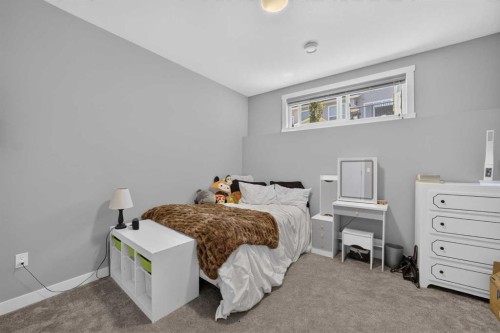 36 Cameron Close, Sylvan Lake, AB - Indoor Photo Showing Bedroom
