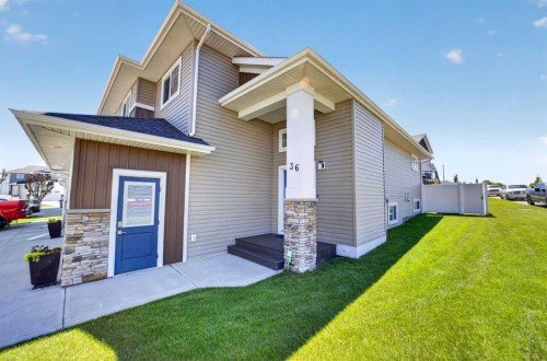 36 Cameron Close, Sylvan Lake, AB - Outdoor