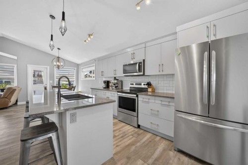 36 Cameron Close, Sylvan Lake, AB - Indoor Photo Showing Kitchen With Double Sink With Upgraded Kitchen