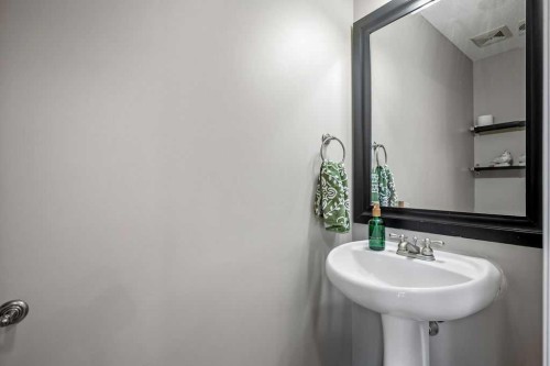 275 Everstone Drive Sw, Calgary, AB - Indoor Photo Showing Bathroom