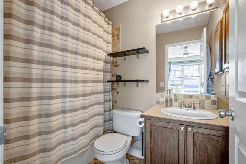 275 Everstone Drive Sw, Calgary, AB - Indoor Photo Showing Bathroom