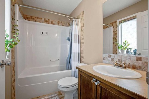 275 Everstone Drive Sw, Calgary, AB - Indoor Photo Showing Bathroom