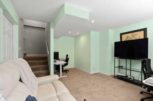 275 Everstone Drive Sw, Calgary, AB - Indoor