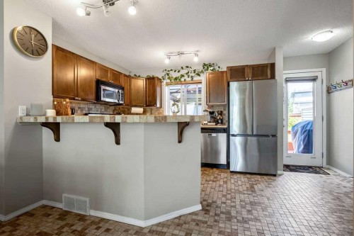 275 Everstone Drive Sw, Calgary, AB - Indoor Photo Showing Kitchen