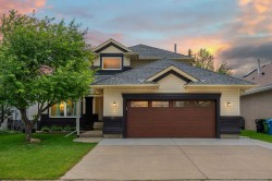 92 Douglas Woods Grove SE Calgary, AB T2Z 2H7