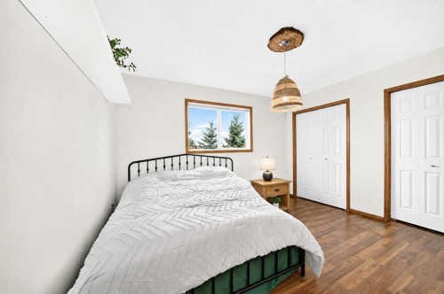 32 Cimarron Meadows Way, Okotoks, AB - Indoor Photo Showing Bedroom