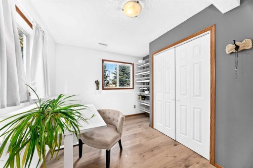 32 Cimarron Meadows Way, Okotoks, AB - Indoor Photo Showing Bedroom