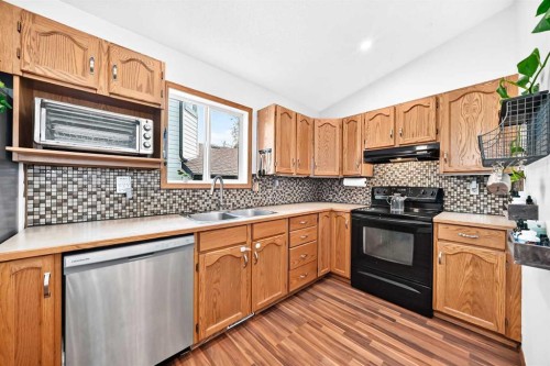 32 Cimarron Meadows Way, Okotoks, AB - Indoor Photo Showing Kitchen With Double Sink