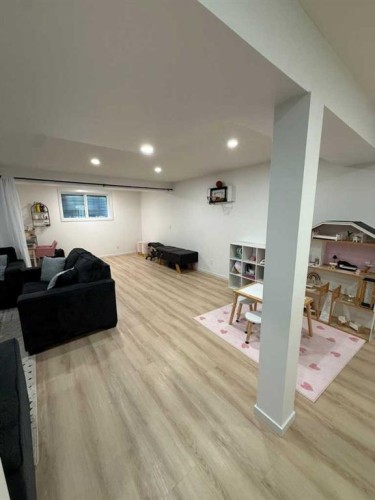 198 Howse Drive Ne, Calgary, AB 