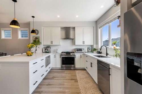 327 Masters Row Se, Calgary, AB 