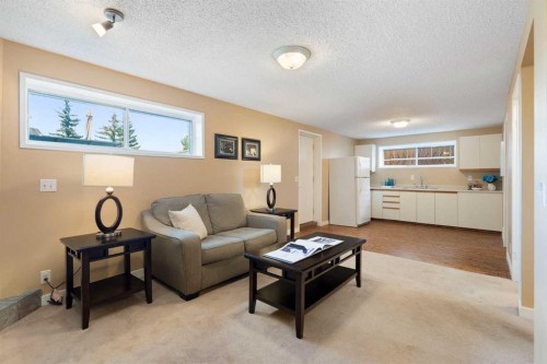 32 Beddington Road Ne, Calgary, AB - Indoor