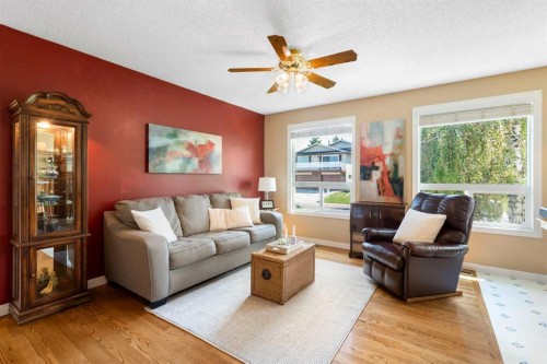32 Beddington Road Ne, Calgary, AB - Indoor Photo Showing Living Room