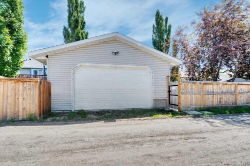 26 Strathford Close, Strathmore, AB - Outdoor