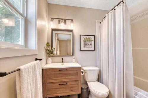 26 Strathford Close, Strathmore, AB - Indoor Photo Showing Bathroom