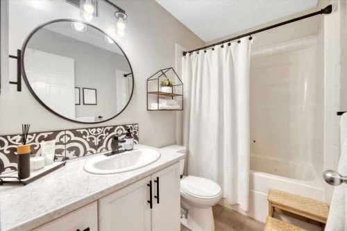 26 Strathford Close, Strathmore, AB - Indoor Photo Showing Bathroom