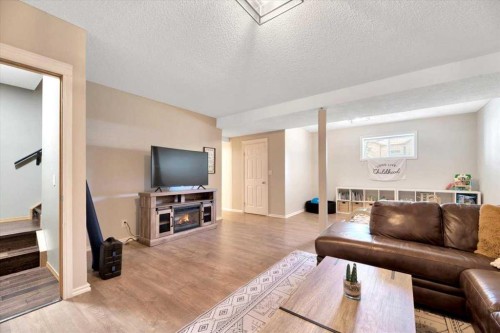 26 Strathford Close, Strathmore, AB - Indoor Photo Showing Living Room