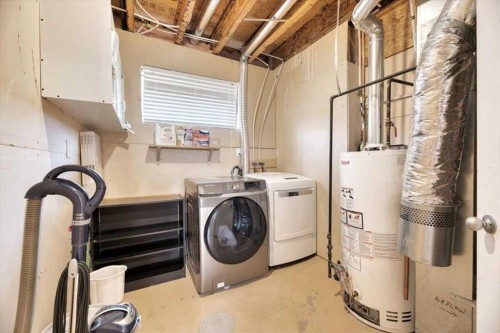 26 Strathford Close, Strathmore, AB - Indoor Photo Showing Laundry Room