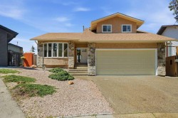 43 Beaconsfield Place NW Calgary, AB T3K 1W8