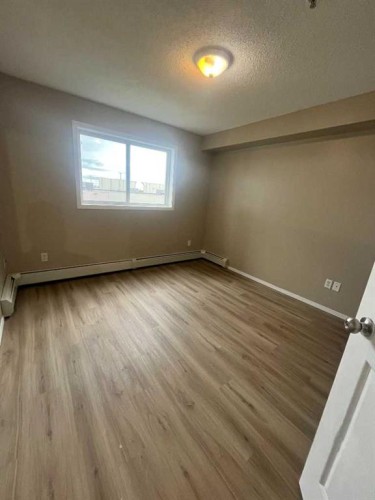 4312-4975 130 Avenue Se, Calgary, AB - Indoor Photo Showing Other Room