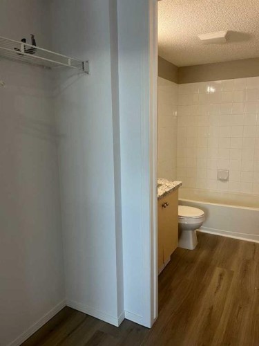 4312-4975 130 Avenue Se, Calgary, AB - Indoor Photo Showing Bathroom