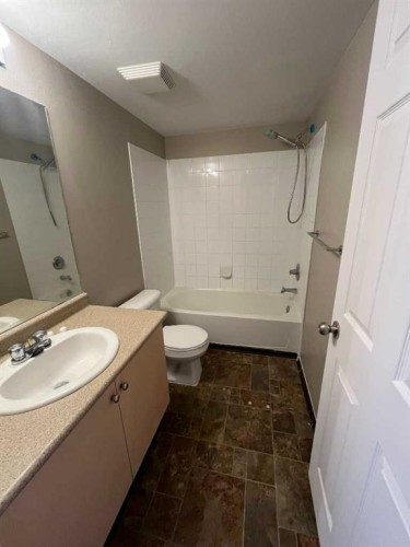 4312-4975 130 Avenue Se, Calgary, AB - Indoor Photo Showing Bathroom