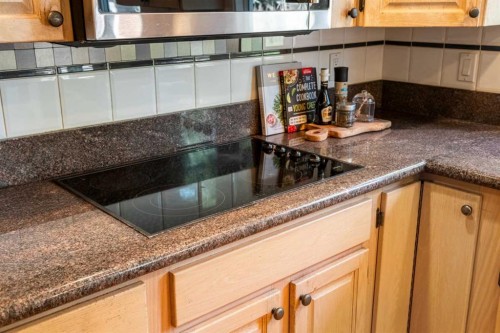 120 Lake Placid Road Se, Calgary, AB - Indoor Photo Showing Kitchen