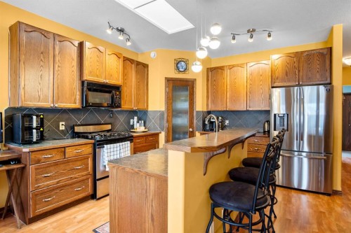 41 Stromsay Gate, Carstairs, AB - Indoor Photo Showing Kitchen