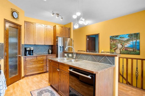 41 Stromsay Gate, Carstairs, AB - Indoor Photo Showing Kitchen With Double Sink
