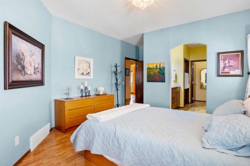 41 Stromsay Gate, Carstairs, AB - Indoor Photo Showing Bedroom