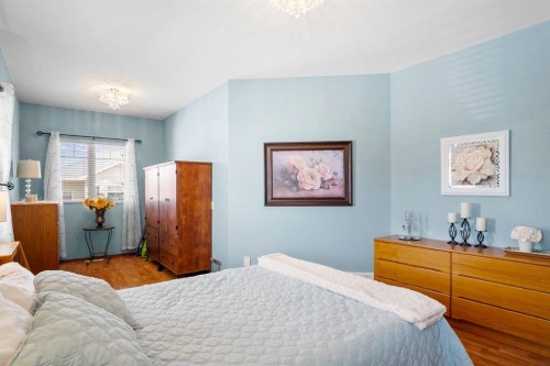 41 Stromsay Gate, Carstairs, AB - Indoor Photo Showing Bedroom