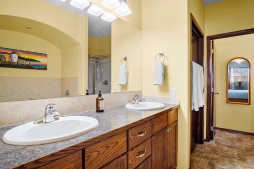 41 Stromsay Gate, Carstairs, AB - Indoor Photo Showing Bathroom