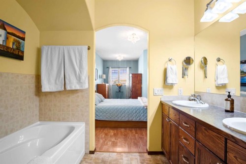 41 Stromsay Gate, Carstairs, AB - Indoor Photo Showing Bathroom