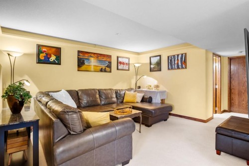 41 Stromsay Gate, Carstairs, AB - Indoor Photo Showing Other Room