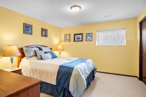 41 Stromsay Gate, Carstairs, AB - Indoor Photo Showing Bedroom