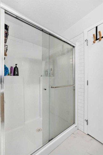 3208-220 Seton Grove Se, Calgary, AB - Indoor Photo Showing Bathroom