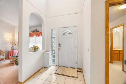 107 Hampshire Close Nw, Calgary, AB - Indoor Photo Showing Other Room