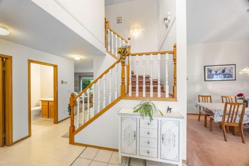 107 Hampshire Close Nw, Calgary, AB - Indoor Photo Showing Other Room