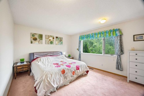 107 Hampshire Close Nw, Calgary, AB - Indoor Photo Showing Bedroom