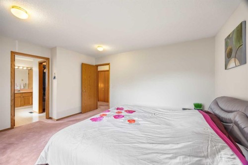107 Hampshire Close Nw, Calgary, AB - Indoor Photo Showing Bedroom
