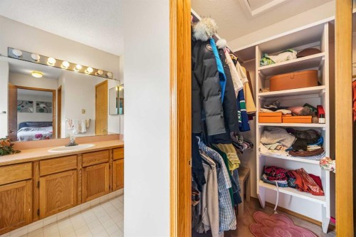 107 Hampshire Close Nw, Calgary, AB - Indoor With Storage