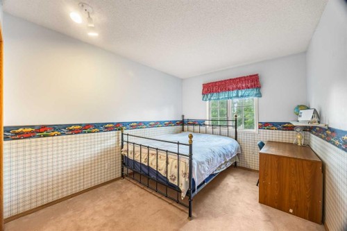 107 Hampshire Close Nw, Calgary, AB - Indoor Photo Showing Bedroom