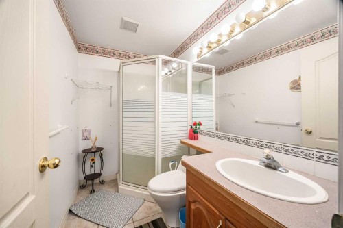 107 Hampshire Close Nw, Calgary, AB - Indoor Photo Showing Bathroom