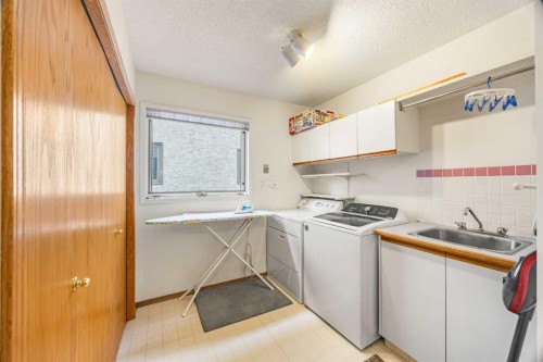 107 Hampshire Close Nw, Calgary, AB - Indoor Photo Showing Laundry Room