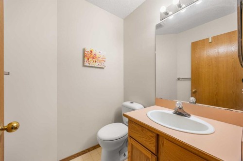 107 Hampshire Close Nw, Calgary, AB - Indoor Photo Showing Bathroom